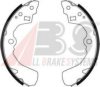 SUZUK 5320060841 Brake Shoe Set